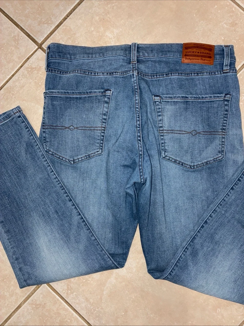 Lucky Brand 410 Athletic Straight  Jeans Mens 34 Blue Dark Wash Stretch Denim